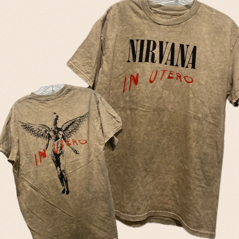 🏷️ NWOT • NIRVANA Tan/Red Graphic Tee